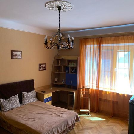 Apartment On Hoholya Street Chernivtsi Exterior foto