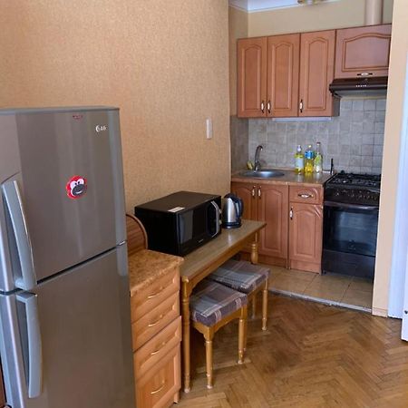 Apartment On Hoholya Street Chernivtsi Exterior foto