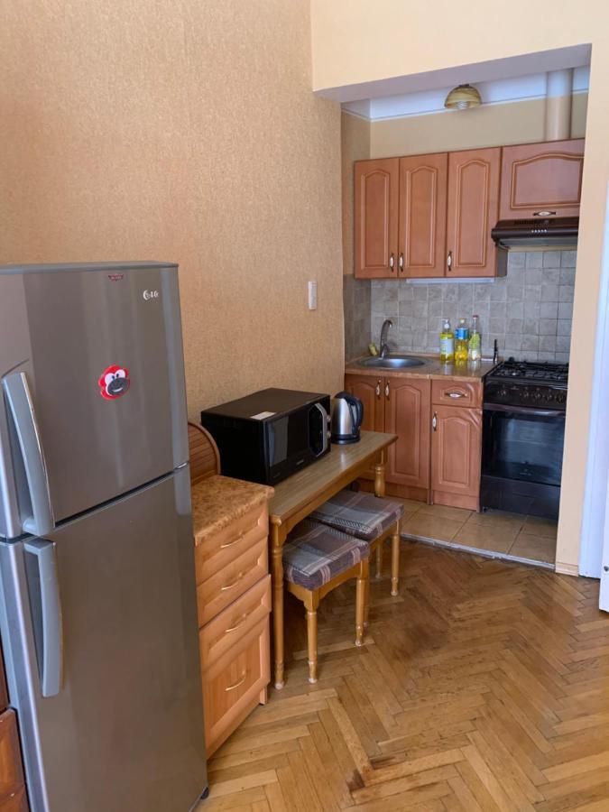 Apartment On Hoholya Street Chernivtsi Exterior foto