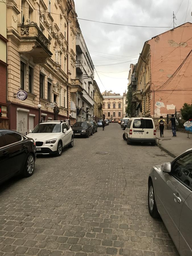 Apartment On Hoholya Street Chernivtsi Exterior foto